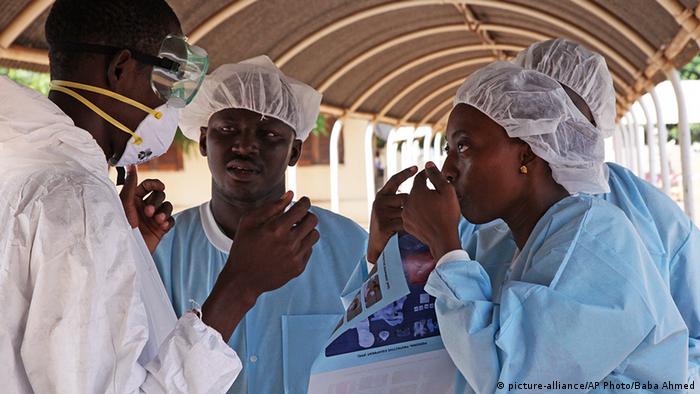 Mediziner im Kampf gegen Ebola in Kayes - Foto: Baba Ahmed (AP)