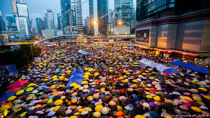 China Hongkong Regenschirmrevolution Demonstration mit Regenschirmen Platz