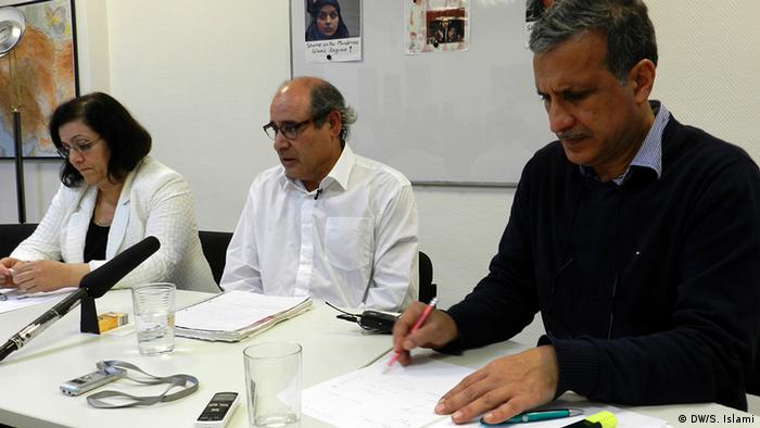 نشست خبری با حضور فریبرز جباری (نفر وسط) در کانون پناهندگان سیاسی ایران در برلین