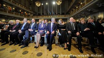 Στην κεντρική εκδήλωση στο Gendarmenmarkt παρόντες ο γερμανός πρόεδρος, ο Μ.Γκορμπατσόφ και άλλοι