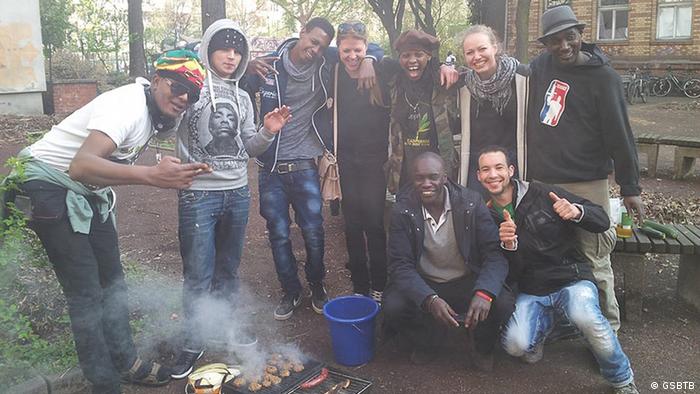 Berliners at a barbecue gathering, Copyright: GSBTB (Give Something Back to Berlin)
