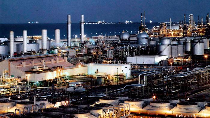 Saudi Arabian oil refinery 