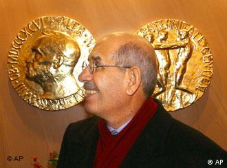 <b>Mohamed ElBaradei</b> waits for members of the Nobel committee to accompany him <b>...</b> - 0,,1810159_4,00