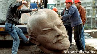 Демонтаж пам’ятника Леніну в Берліні
