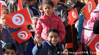 جوانان تونسی شرکت‌کننده در متینگ‌های انتخاباتی
