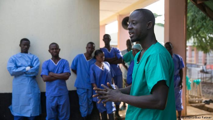 Sierra Leone Ebola 
(Foto: REUTERS/Baz Ratner (SIERRA LEONE - Tags: HEALTH POLITICS)