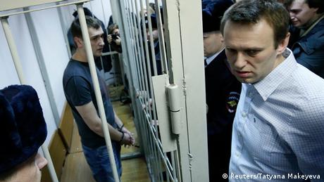 موسكو: الحكم على زعيم للمعارضة بالسجن مع وقف التنفيذ   أخبار   DW.DE   30.12.2014