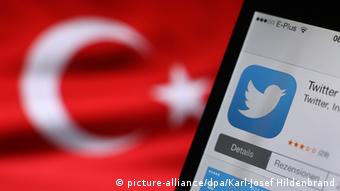 Ο δήμαρχος της Άγκυρας, πιστός συνεργάτης του Ερντογάν, έχει βάλει συχνά κατά των αντιπάλων του προέδρου μέσω twitter