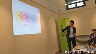 Η Κριστίνα Χουν, υπεύθυνη του προγράμματος κατάρτισης της Ακαδημίας Κοινωνικής επιχειρηματικότητας του Μονάχου 