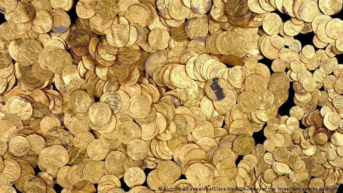 Record trove of gold coins in Mediterranean. Copyright: Clara Amit/Courtesy of the Israel Antiquities Authority