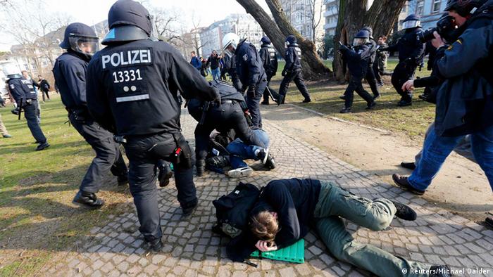 столкновения во Франкфурте