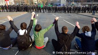Εκπρόσωποι του κινήματος Blockupy τήρησαν σαφείς αποστάσεις από τα περιστατικά βίας