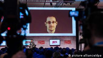Edward Snowden auf der CeBIT in Hannover