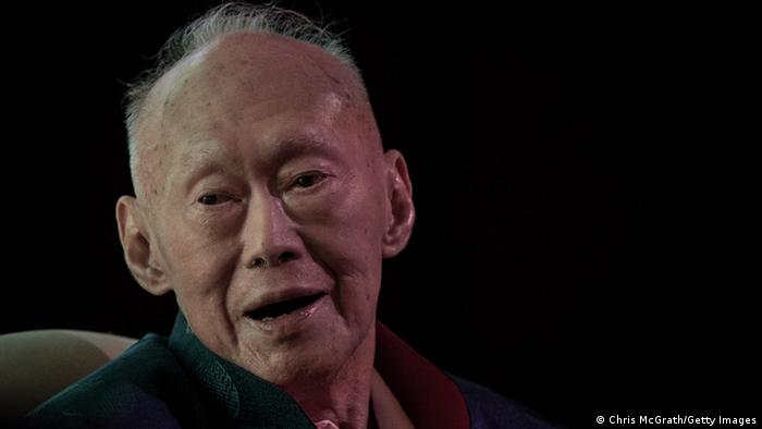 Lee Kuan Yew, Singapore���s first prime minister, dies aged 91.