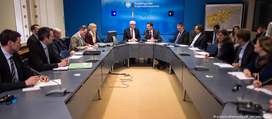 Reunião de emergência no Ministério das Relações Exteriores alemão após o acidente