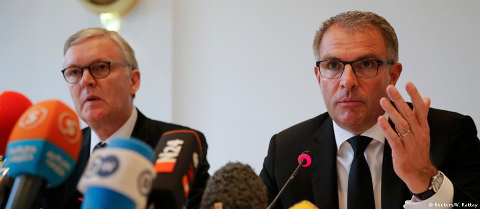 Carsten Spohr (e) ao lado de Thomas Winkelmann, presidente da Germanwings