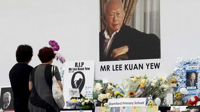 Singapore���s Lee Kuan Yew farewelled in state funeral | News | DW.