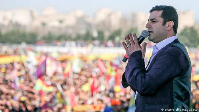 Selahattin Demirtas Newroz Istanbul Kurden