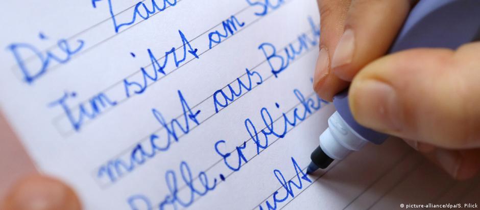 Era digital coloca em xeque ensino da caligrafia - DW - Mundo - O POVO  Online