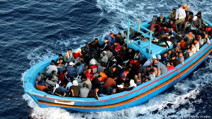 Symbolbild - Flüchtlingsboot Mittelmeer