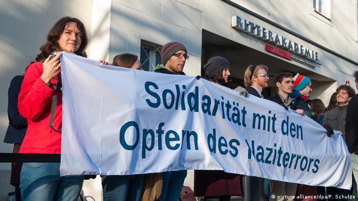 Deutschland Demo vor dem Gerichtssaal in Lüneburg Prozess Oskar Gröning