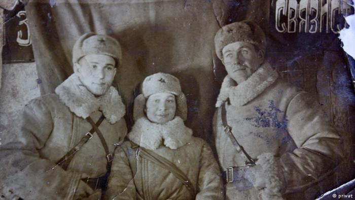 Полина и Николай (справа) с сослуживцем в Чингультуе на границе с Монголией