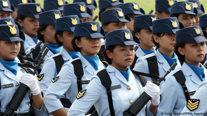 Indonesien Weibliche Soldaten