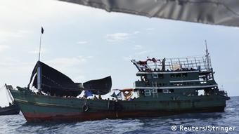 Παράλογη η ιδέα της καταστροφής των δουλεμπορικών πλοιαρίων σύμφωνα με την Neue Osnabrücker Zeitung 