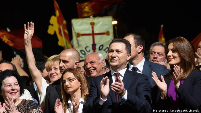 Premierul Gruevski, alături de susținătorii săi