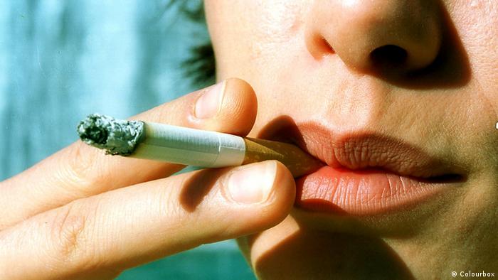مصرف سیگار در میان مردان در سال‌های اخیر کاهش یافته اما تمایل به سیگار کشیدن در میان زن‌ها افزایش پیدا کرده است