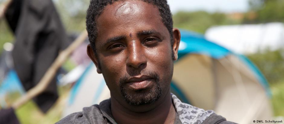 O sudanês Younis chegou à Europa após atravessar a Líbia e o Mediterrâneo