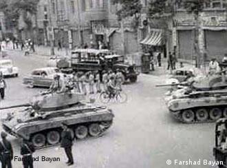 تانکها در روز ۲۸ مرداد ۱۳۳۲ در خیابانهای تهران