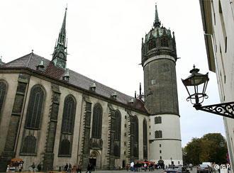 Церковь в Виттенберге, к дверям которой Лютер прибил свои тезисы
