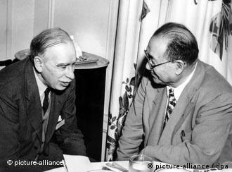 John Maynard Keynes za vrijeme sastanka u Bretton Woodsu 1944. godine.