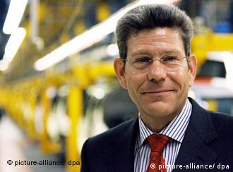 Bernhard Mattes in a Ford plant
Photo: Oliver Berg dpa/lnw 