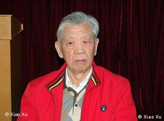 Der 81-jährige Zhang Sizhi gilt unter chinesischen Juristen als das "Gewissen der Anwälte" und hat seit Anfang der 80er Jahre zahlreiche von den chinesischen Behörden angeklagte Regimekritiker verteidigt. Aufgenommen von Xiao Xu am 18.01.2009.