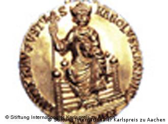 Медаль, которую получают лауреаты премии имени Карла Великого