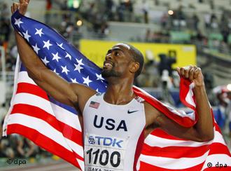 (FILE) A file picture dated 30 August 2007 shows Tyson Gay of the USA celebrating after winning the 200m final at the 11th IAAF World Championships in Athletics, Osaka, Japan. Tyson is awarded the 2007 Male World Athlete of the Year during the celebrations of the World Athletics Gala hosted by International Athletic Foundation (IAF) Honorary President HSH Prince Albert II of Monaco and IAF & IAAF President Lamine Diack in the Salle des Etoiles of the Sporting Club dÒEt- Monte Carlo, 25 November 2007. EPA/KIMIMASA MAYAMA +++(c) dpa - Bildfunk+++
