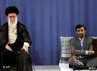احمدی‌نژاد می‌گوید که هیچ‌کس بالاتر از قانون اساسی نیست. طیف‌هایی از اصولگرایان ولی فقیه  را بالاتر از قانون اساسی می‌داننند