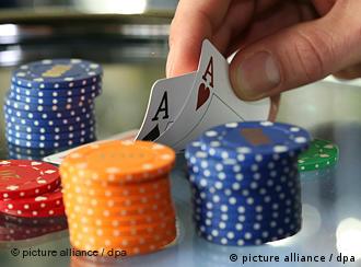 Покером через інтернет відмивають брудні гроші? 