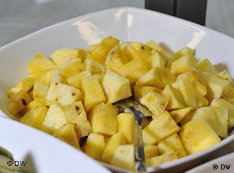 از آناناس می‌توان در تهیه سالادهای میوه استفاده کرد