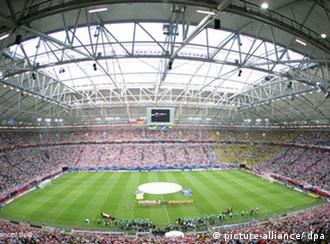 La Veltins-Arena de Gelsenkirchen, del FC Schalke 04, con record de abonados en esta temporada. 42.000 personas asisten como promedio a cada juego de la Bundesliga, un récord europeo.
