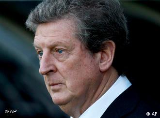 Fulham's manager Roy Hodgson looks on from the dug-out before the start of their English Premier League soccer match against Wolverhampton Wanderers at Craven Cottage, London, Saturday April 17, 2010. (AP Photo/Sang Tan) ** NO INTERNET/MOBILE USAGE WITHOUT FOOTBALL ASSOCIATION PREMIER LEAGUE (FAPL) LICENCE - CALL +44 (0)20 7864 9121 or EMAIL info@football-dataco.com FOR DETAILS **