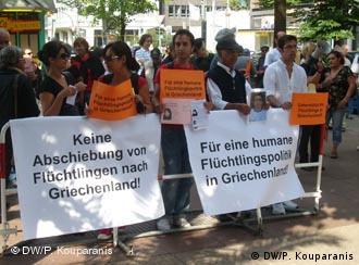 تظاهرات به حمایت از پناه‌جویان ایرانی در برابر سفارت یونان در برلین