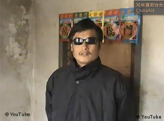 ***Das Bild darf nur in Zusammenhang mit einer Berichterstattung über das Video Chen Guangcheng verwendet werden*** Video des blinden Menschenrechtsaktivisten Chen Guangcheng, das heute 10.02.2011 an die Öffentlichkeit gelangt ist. : http://www.chinaaid.org/2011/02/video-shows-blind-christian-activist.html#more