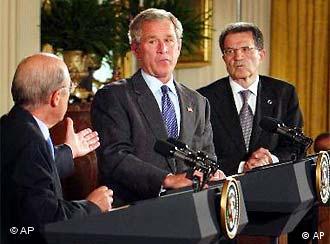 O Κώστας Σημίτης με τον π. πρόεδρο Μπους και τον Ρομάνο Πρόντι